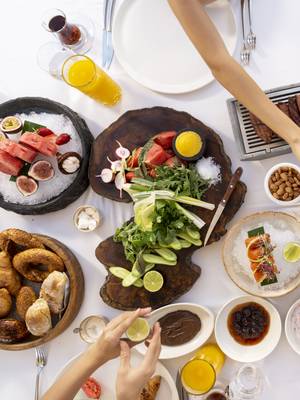 24 Hours In-Villa Dining